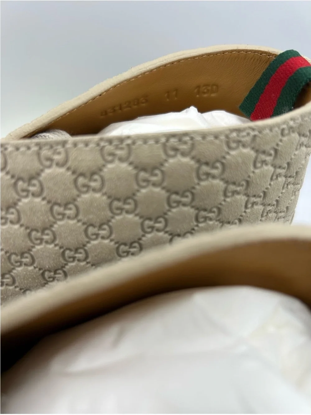 Men’s Gucci suede GG embossed desert boots in oatmeal size 11 made in Italy